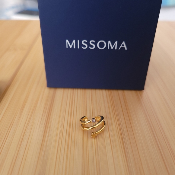 MISSOMA Claw Celestial Ear Cuff - Picture 3 of 6